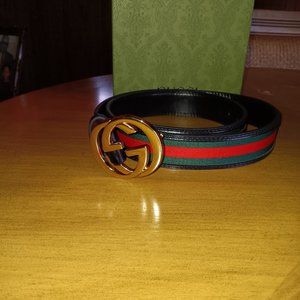 Men Gucci interlocking belt.